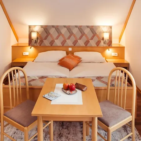 Bed & Breakfast Gaestehaus Krappel 4*
